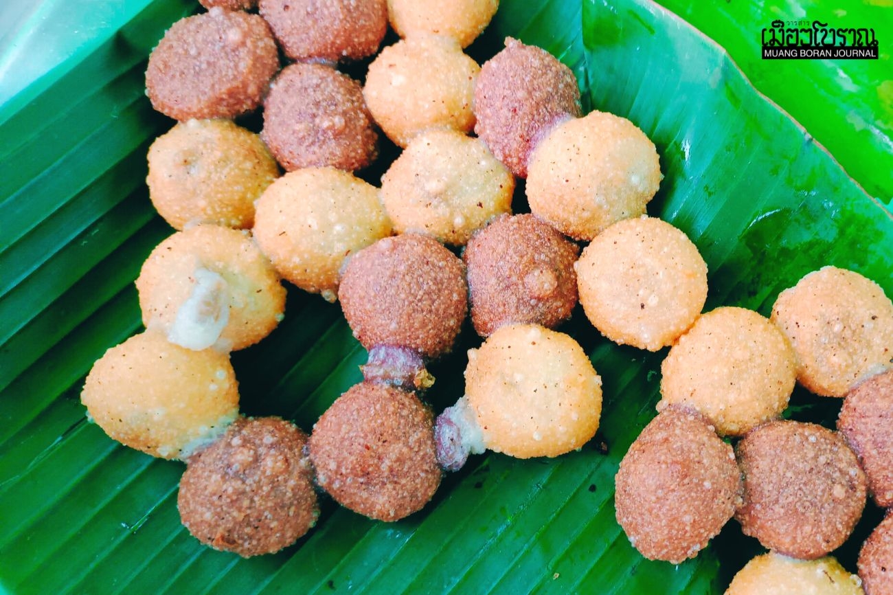 ขนมมดกับพลพรรคที่ใกล้ชิด