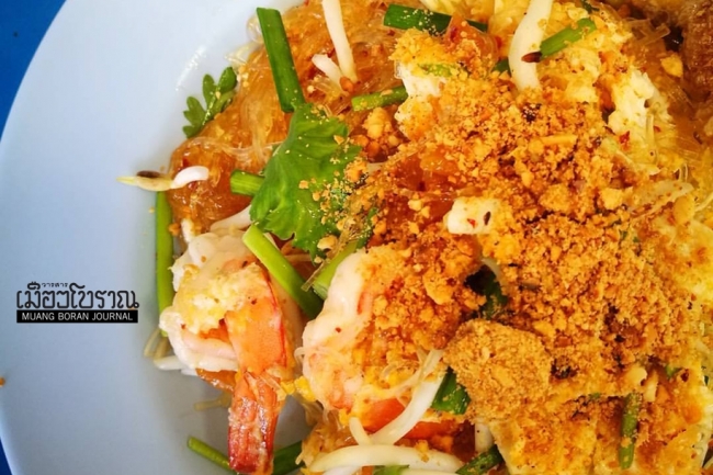 “ผัดไทแม่สม” สูตรอร่อยแห่งบ้านสิงห์ท่า
