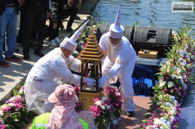 ประเพณีแห่หลวงพ่อสัมฤทธิ์บนวิถีทางน้ำที่ผันแปร